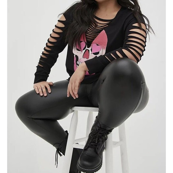 torrid Tops - SOLD - Torrid Tee Sz 2 2X 18 20 Love Skull Black Slash Long Sleeve Black Pink
